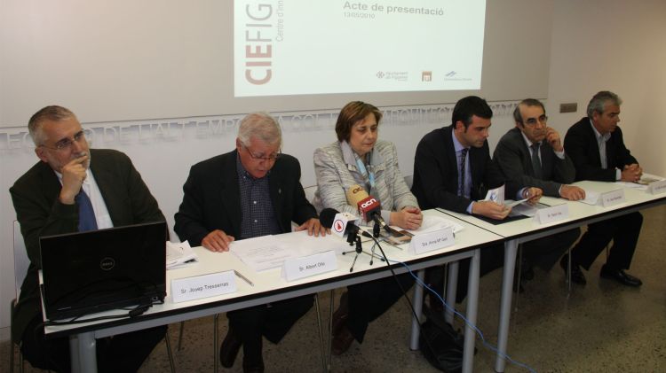 D'esquerra a dreta, Josep Tresserras, Albert Ollé, Anna Mª Geli, Santi Vila, Jean Benkhelil i Elie Brugarolas © ACN