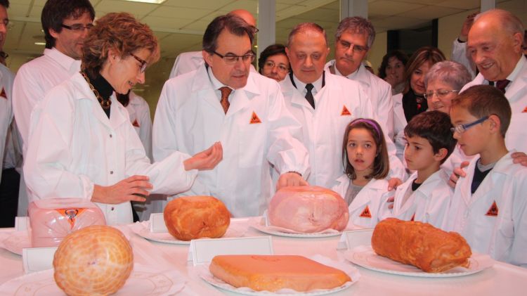 El president de la Generalitat, Artur Mas, aquesta tarda durant la visita a l'empresa Metalquimia de Girona © ACN