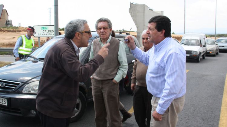 Els conductors i els manifestants s'han discutit durant la protesta © ACN