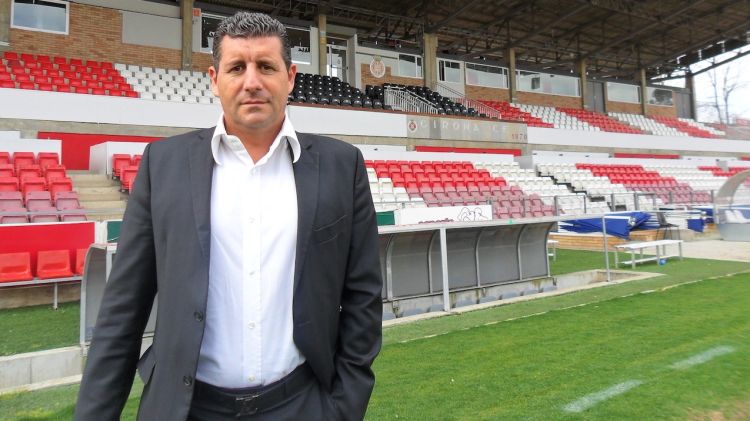 Joaquim Boadas de Quintana davant la tribuna de l'estadi de Montilivi © Albert Rimbau