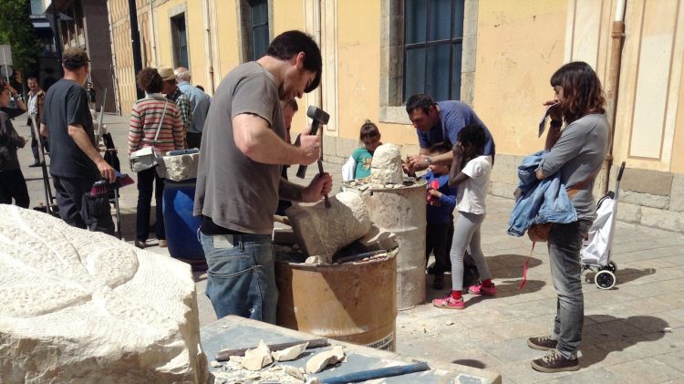 Una de les activitats artístiques que s'ha realitzat durant el Dia Internacional de l'Art a Girona