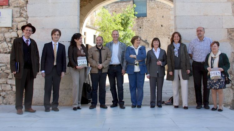 Foto de família de la rectora, Anna Maria Geli, acompanyada de tots els degans de la UdG © ACN