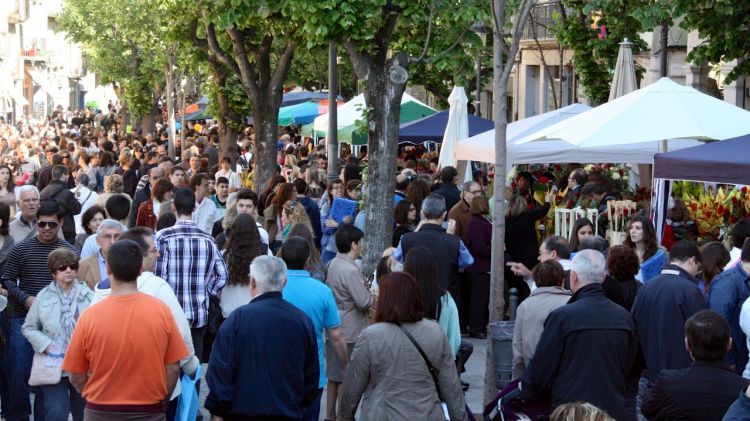 La Rambla de la Llibertat de Girona, plena aquest matí de Sant Jordi © ACN