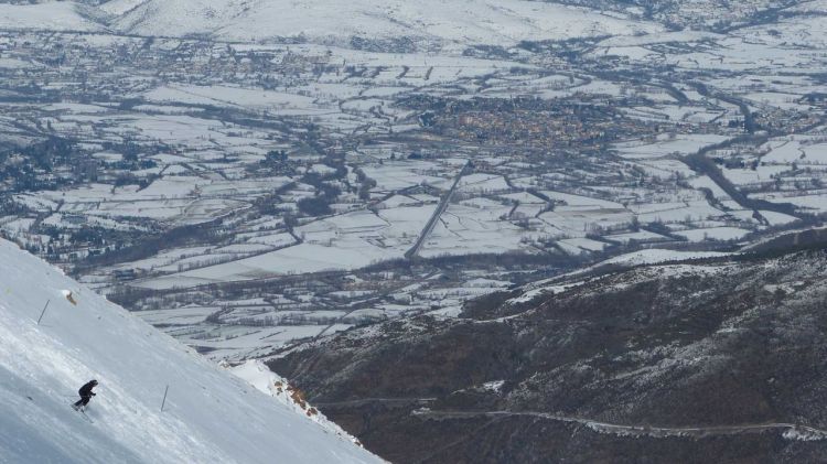 Esquiadors gaudint de la neu aquesta temporada 2012-2013 a l'estació gironina Masella