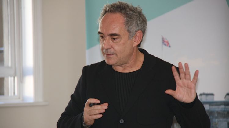 El xef català Ferran Adrià durant la presentació de l'exposició a Londres © ACN