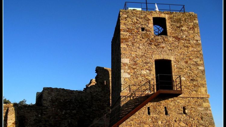 Exterior del castell de Sant Miquel © discovergirona.net