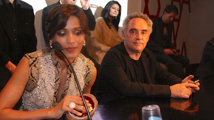 L'actriu índia Freida Pinto i Ferran Adrià © ACN