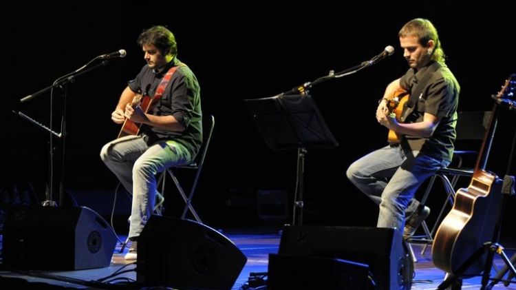 Miquel Abras (esquerra) i Cesk Freixas en concert © Santi Casanovas