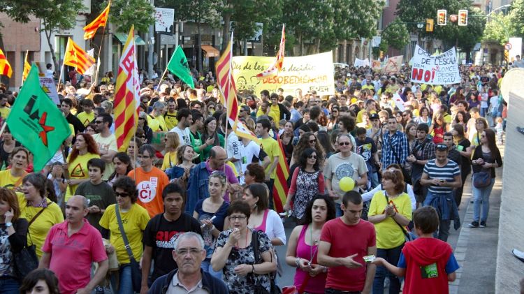 La manifestació ha omplert de gom a gom l'avinguda de Jaume I © ACN