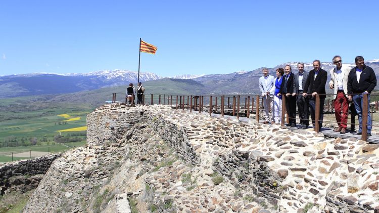 Les autoritats a l'interior del castell, una vegada inaugurat