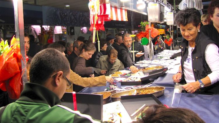 El Mercat del Lleó va bullir d'activitat ahir a la nit