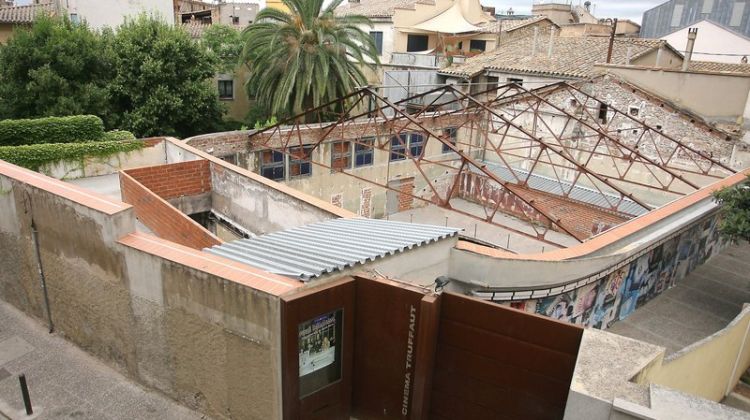 Teulada de l'antic cinema Modern de Girona