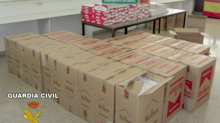 Els 18.000 paquets de tabac comissats per la Guàrdia Civil © ACN