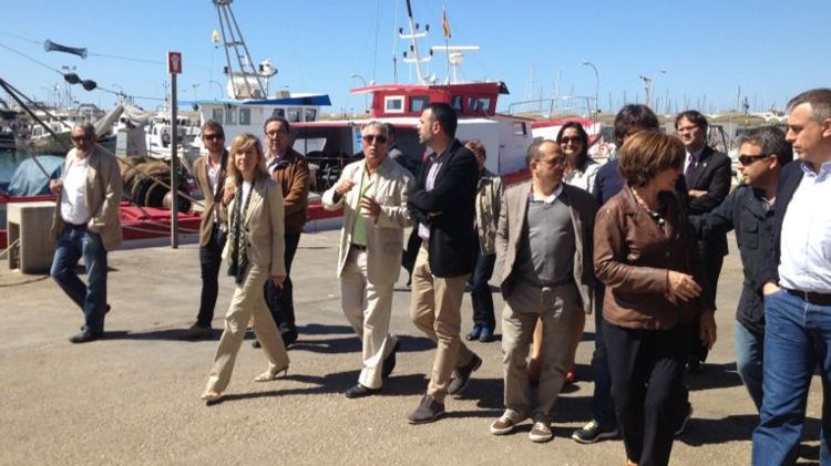 El conseller Santi Vila visitant el port de Vilanova i la Geltrú