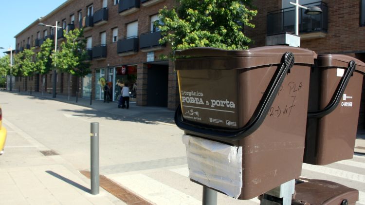 Cubells per a la recollida de la fracció orgànica © ACN