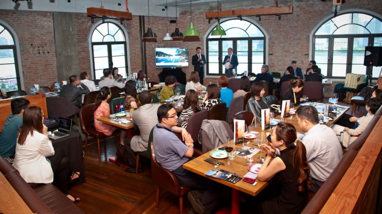 Un instant de la presentació al restaurant El Willy de Xangai