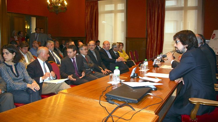 Ricard Font durant la conferència d'aquest divendres al Cercle d'Infraestructures de la Cambra de Comerç © ACN