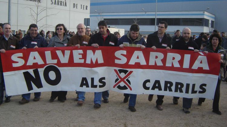 L'any 2008 unes 150 persones es van manifestar a Sarrià de Ter per protestar contra els vuit carrils de l'AP-7 © ACN
