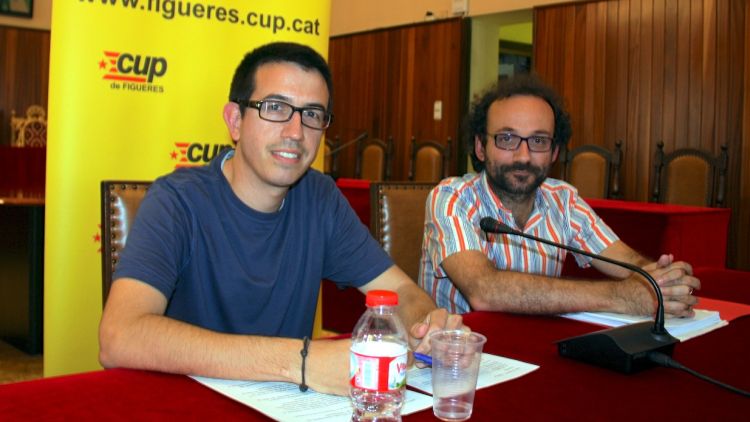 Joan Font i Benet Salellas a la sala de plens de l'Ajuntament de Figueres © ACN