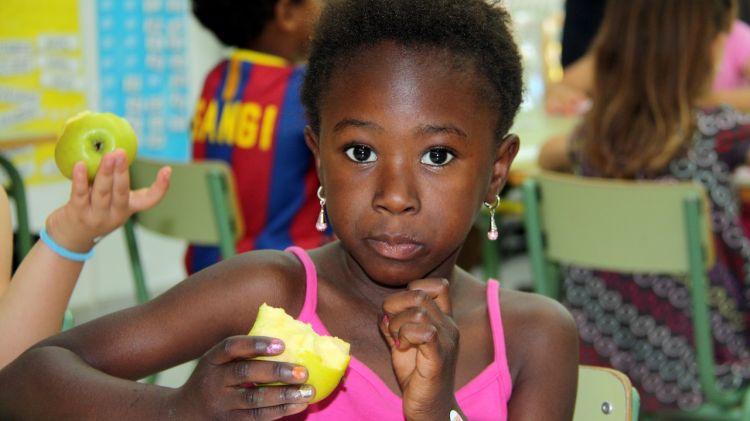 Una alumna de P-4 de l'escola Cassià Costal de Girona © ACN