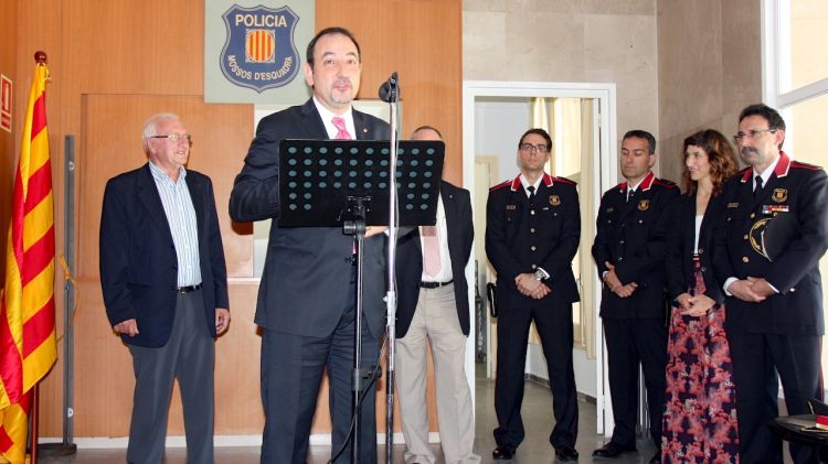 El conseller d'Interior, Ramon Espadaler, ha inaugurat la nova OAC dels Mossos a Portbou © ACN