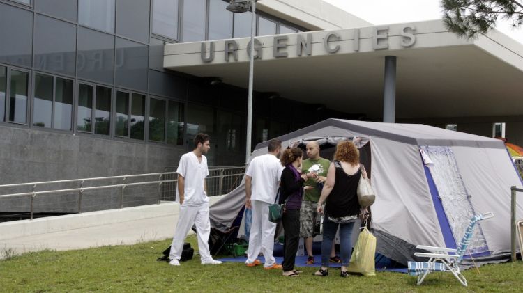 Imatge d'una de les tendes instal·lades a la porta d'urgències de l'hospital de Figueres © ACN