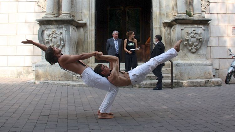 Les acrobàcies del grup 'Pols d'estrella' ha servit per presentar la 18a edició © ACN