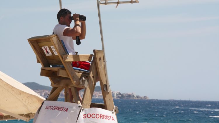 Uns 80 socorristes vigilaran 28 platges del litoral gironí durant aquest estiu © ACN