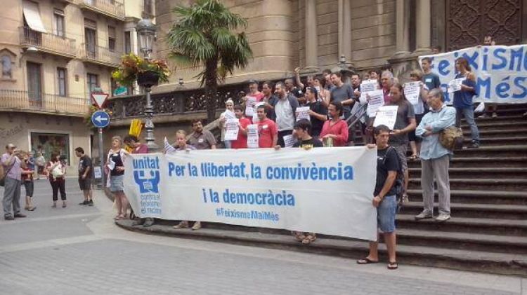 Un moment de la concentració davant l'església de Sant Esteve © Unitat contra el feixisme