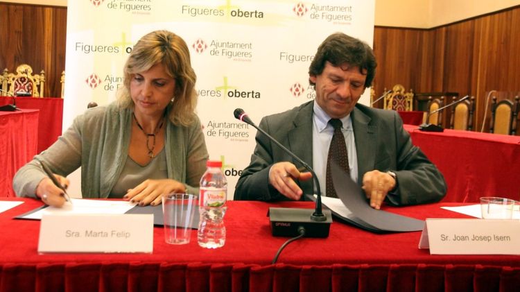 L'alcaldessa de Figueres, Marta Felip, i el director del Servei Català de Trànsit, Joan Josep Isern aquest matí