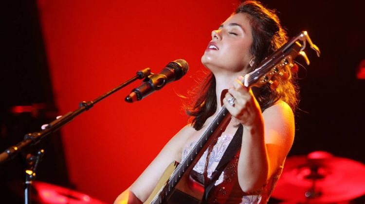 La cantant Katie Melua ahir a Cap Roig © José Irún