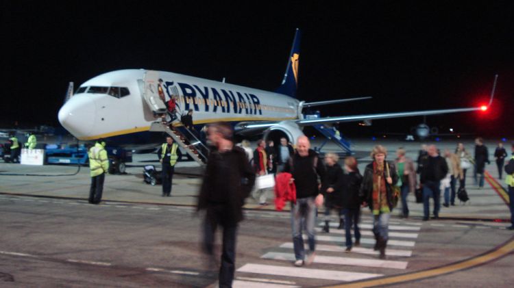 Avió de Ryanair a la pista de l'Aerporot de Girona © Masia Vilalta
