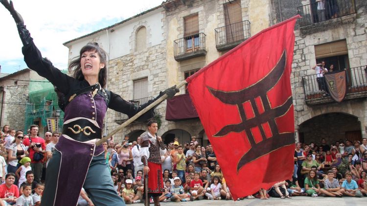 Espectacle del grup de teatre d'acció Excalibur al Besalú Medieval