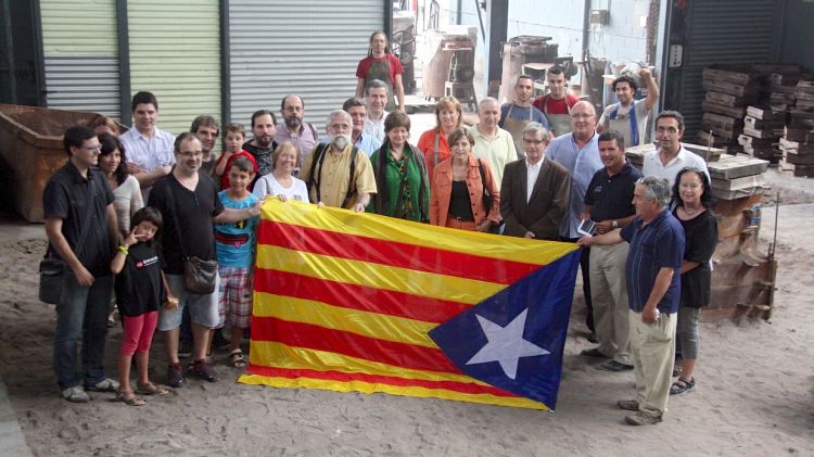 Membres de l'ANC de la Garrotxa a la foneria Rifer-Barberí © ACN