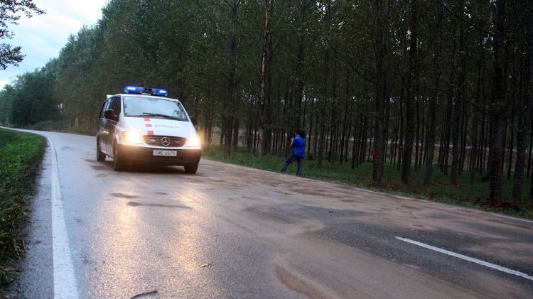 Els Mossos d'Esquadra treballant al lloc dels fets ahir al vespre © ACN