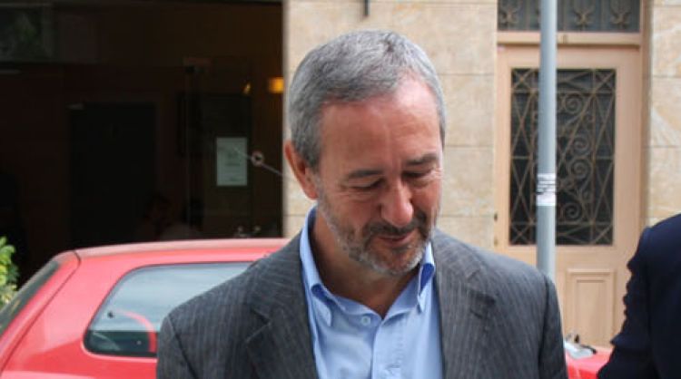 Carles Pàramo acompanyat del seu advocat el juny passat, entrant als Jutjats de Figueres (arxiu)