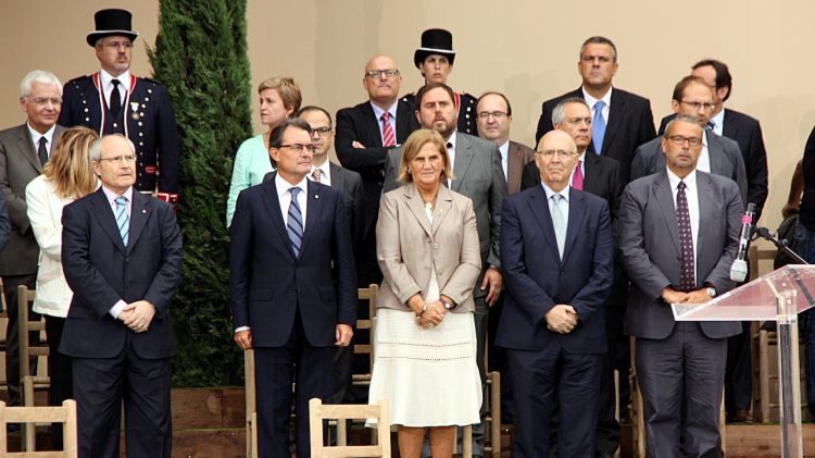 Els presidents del Parlament de Catalunya, amb el president de la Generalitat, Artur Mas, al final de l'acte © ACN