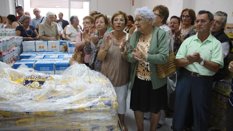 Els voluntaris del CDA que aquest dijous han assistit a la inauguració del centre de Torroella de Montgrí © ACN