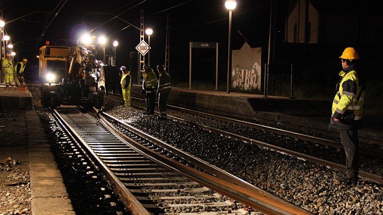 Inici de les obres d'estesa del tercer rail entre Celrà i Vilamalla, el mes de maig passat © ACN