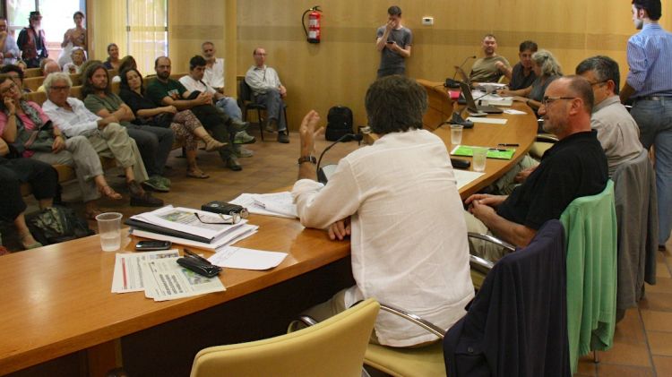 La jornada ha parlat sobre l'actual situació del projecte de macroplanta i el futur del poble © ACN
