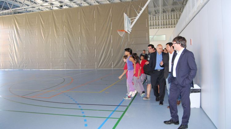 Carles Puigdemont visitant les instal·lacions