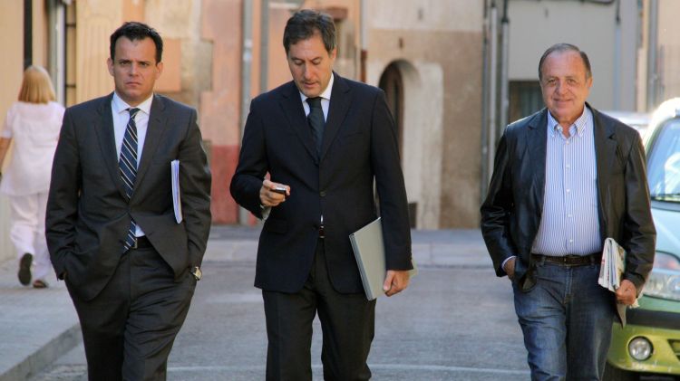 Joan Giraut (dreta), arribant als Jutjats de Sant Feliu de Guíxols © ACN