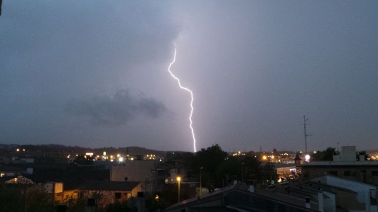 Vista de la tempesta des de Girona © Xavier Tomàs Pavón