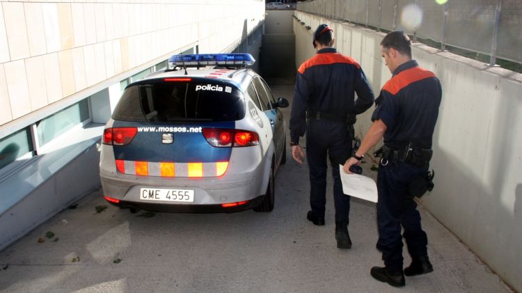 El detingut pel crim de Vila-sacra, arribant aquest matí als jutjats de Figueres © ACN