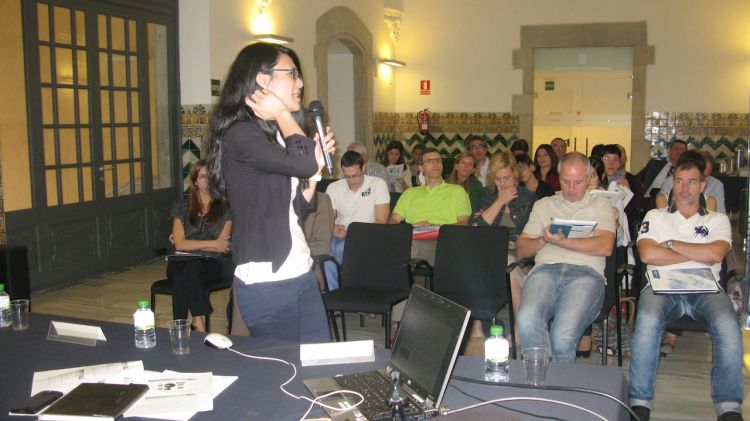 Un instant durant l'explicació de la directora d'ACCIÓ a Xangai, Taowen Xue, durant el seminari © ACN