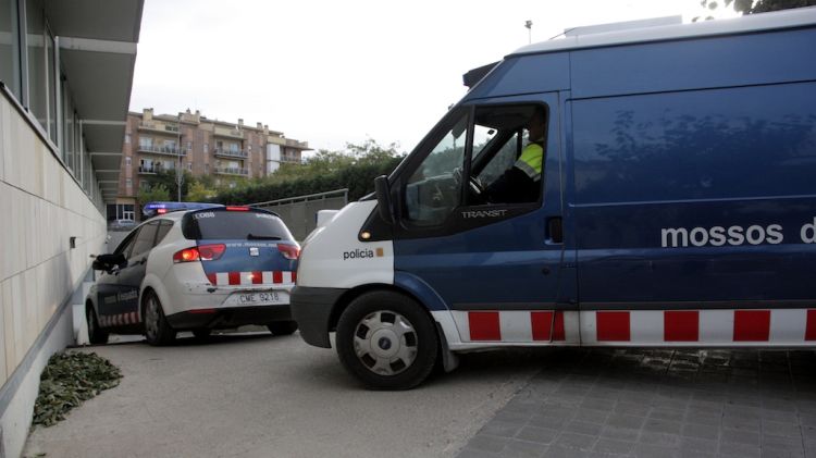 Imatge de l'entrada de l'acusat al jutjat de Figueres aquest dilluns al matí © ACN