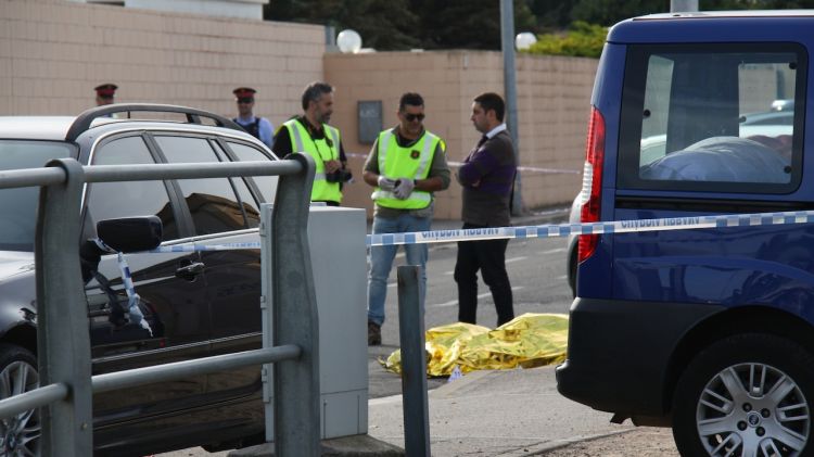 Investigació del tiroteig al cementiri de Figueres (arxiu) © ACN