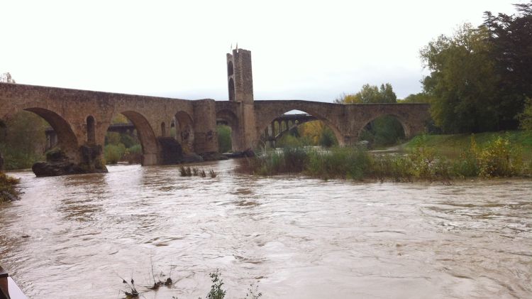 El Fluvià aquest matí al seu pas per Besalú