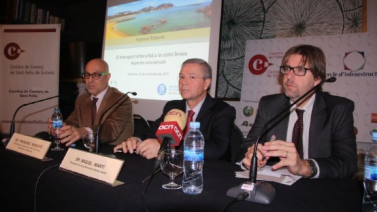 D'esquerra a dreta, Francesc Robusté, Miquel Martí, i Benjamín Cubillo, durant la sessió del Cercle d'Infraestructures de la Costa Brava  © ACN