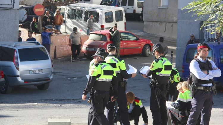 Agents dels Mossos d'Esquadra al barri de Sant Joan aquest matí © ACN